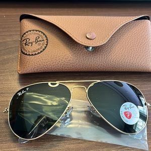 New In Box Giftable! Rayban Large Aviator Metal subglasses. Never worn.